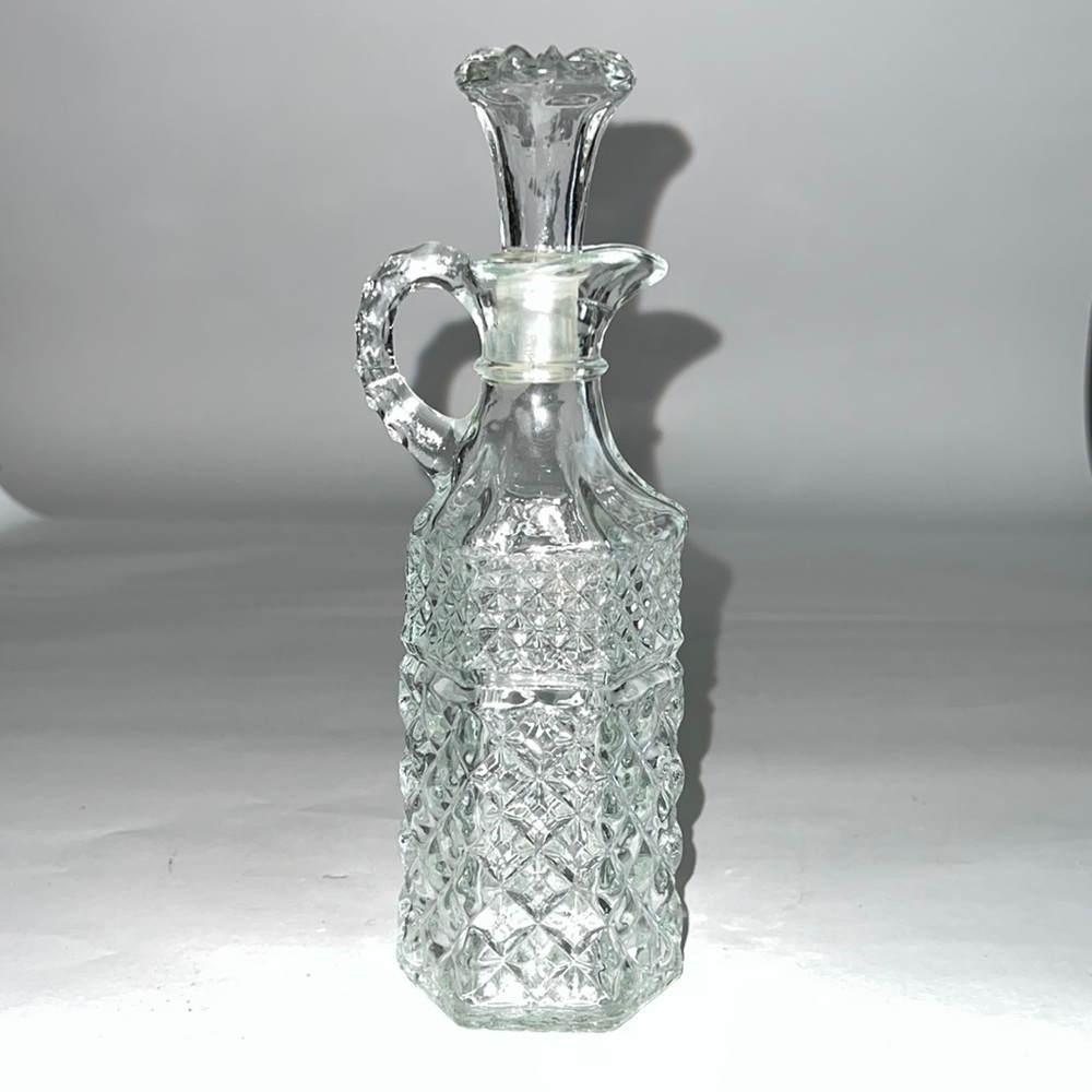 Vintage Anchor Hocking Wexford Clear Glass Oil & Vinegar cruet with Topper